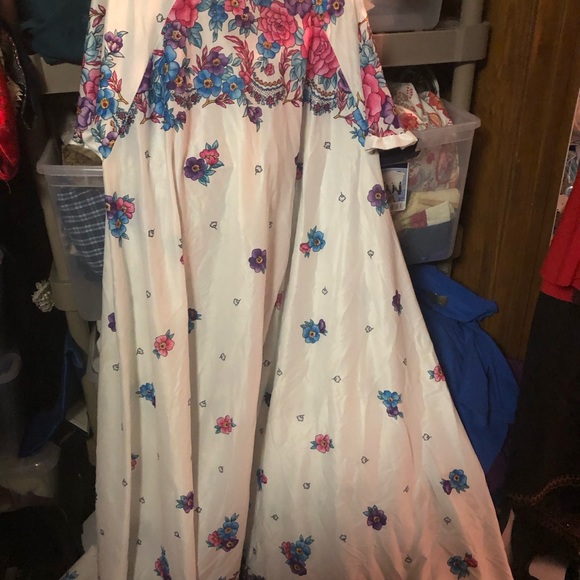 Vintage Village Fair Floral Nightgown- 657 $35 or $30 w/offer - Picture 5 of 6